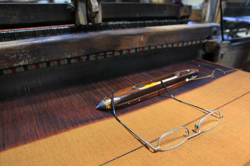 Glasses belonging to a weaving craftsman who are resting.