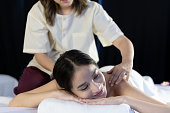 frauen-entspannungsmassage-im-spa.jpg?b=1&s=170x170&k=20&c=TqsKpN1ez9H_9ix36vnypvs4LiJwAC8b0B79-t61dLM=