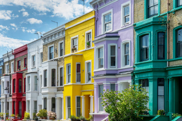 maisons colorées à notting hill, londres, royaume-uni - couleur saturée photos et images de collection