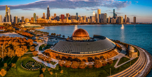 chicago,il aerial at he adler planetarium - chicago illinois stok fotoğraflar ve resimler