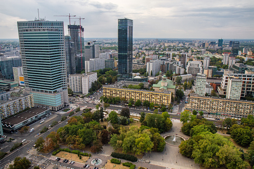 A view of the city with a park, traffic and surroundings