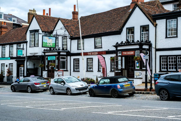 Traditional High Street Public House With Cars Parked Dorking Surrey Hills, London, UK, August 20 2022, Traditional High Street Public House With Cars Parked Outside On The Road surrey hotel southeast england england stock pictures, royalty-free photos & images
