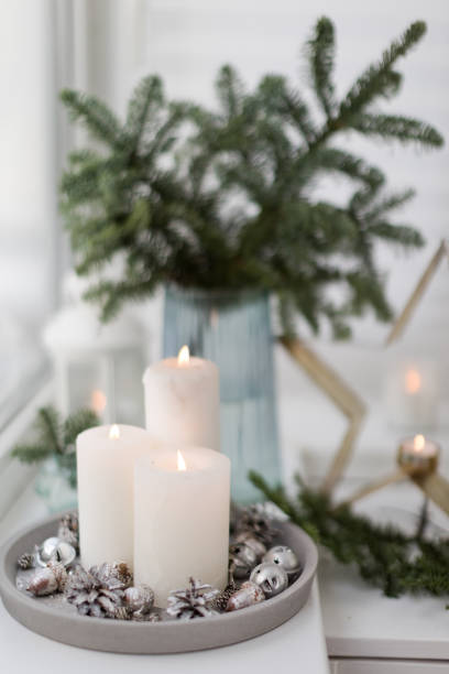 istock Bouquet of spruce and burning candles 1419684410
