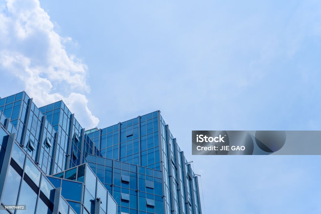 Arquitectura urbana moderna en Chengdu en días soleados - Foto de stock de Acogedor libre de derechos Arquitectura urbana moderna en Chengdu en días soleados - Foto de stock de Acogedor libre de derechos