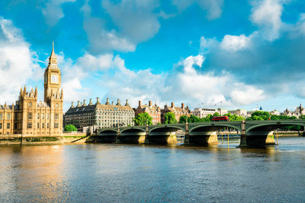 big ben e o parlamento com a ponte westminster em londres - westminster abbey city of westminster awe uk - fotografias e filmes do acervo