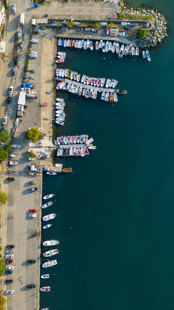 una vista di un porto nel mar di marmara con un drone - yalova foto e immagini stock