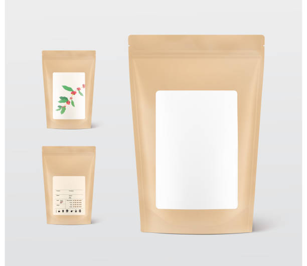 다른 라벨이있는 크래프트 파우치 백 모형. - blank paper bag packaging package stock illustrations