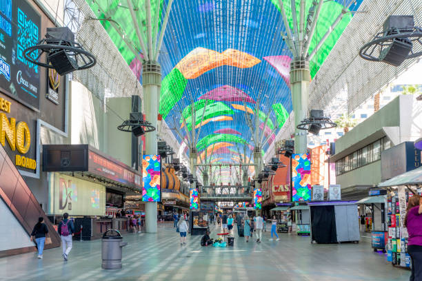 hustle and bustle of crowds during the day on the famous fremont street in the heart of downtown las vegas with its casinos, neon lights and street entertainment - downtown las vegas fremont street experience nevada las vegas metropolitan area imagens e fotografias de stock