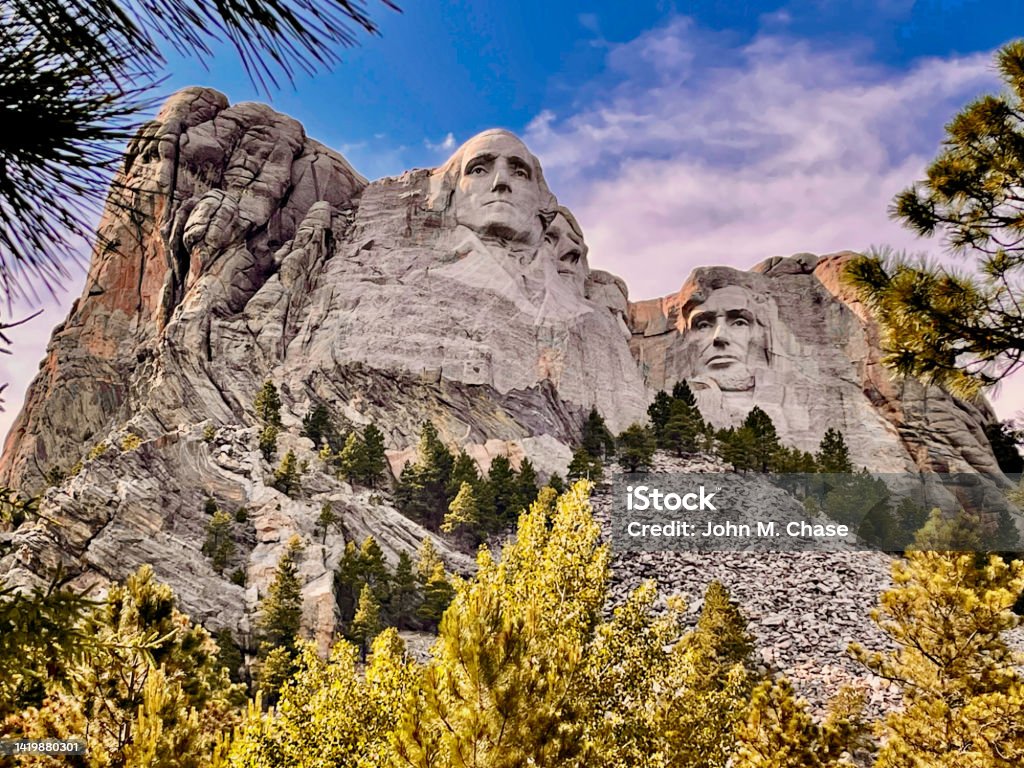 Mount Rushmore Presidents, South Dakota (USA) View of U.S. Presidents George Washington, Thomas Jefferson (partial view), Theodore Roosevelt (obscured), and Abraham Lincoln sculptures at Mount Rushmore National Monument. Abraham Lincoln Stock Photo