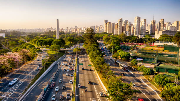 May 23 avenue, Sao Paulo, Brazil View to the avenue and Ibirapuera neighborhood with the Obelisk at background avenue stock pictures, royalty-free photos & images