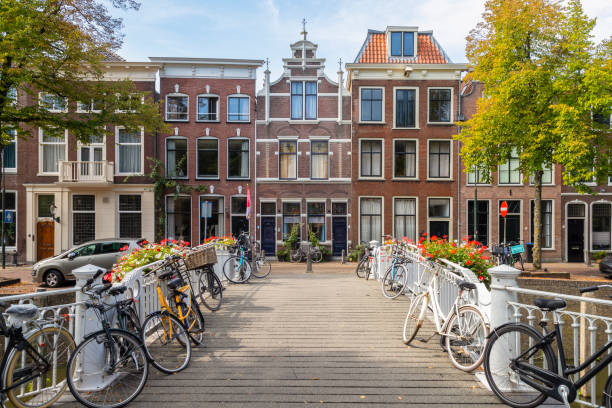 Canal houses on the Westhaven and a white painted bridge over the canal in the center of the historic city of Gouda. Canal houses on the Westhaven and a white painted bridge over the canal in the center of the historic city of Gouda. canal house stock pictures, royalty-free photos & images