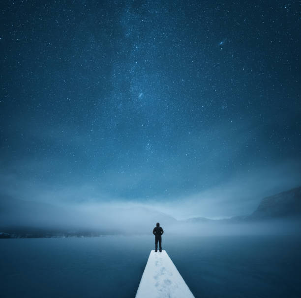 notte al lago ghiacciato - lake bohinj foto e immagini stock