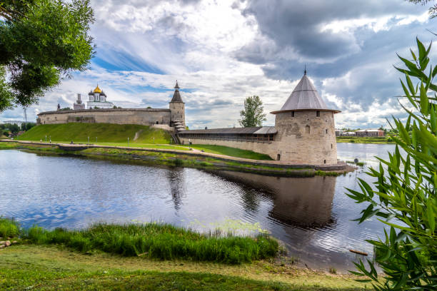 View of the Pskov Kremlin (Krom) and the confluence of the rivers Pskov and Velikaya, Pskov, Russia View of the Pskov Kremlin (Krom) and the confluence of the rivers Pskov and Velikaya, Pskov, Russia pskov russia stock pictures, royalty-free photos & images