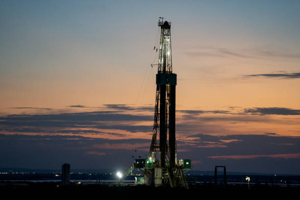 plataforma de plataforma de perforación en el oeste de nuevo méxico, oeste de texas, industria de petróleo y gas - oil industry industry new mexico oil drill fotografías e imágenes de stock