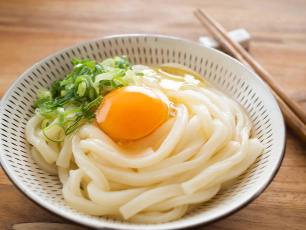 鎌玉うどん(うどん卵と醤油) - 香川 ストックフォトと画像