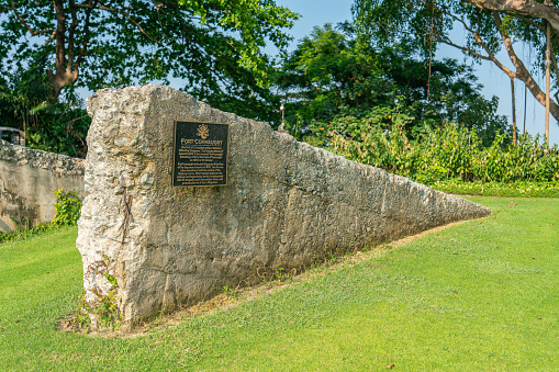 Memorial plaque honoring the fort and a Duke.