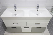 Double washbasin with two taps in the bathroom