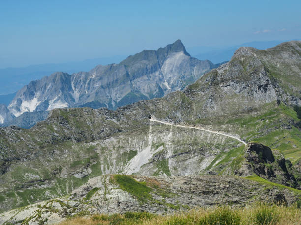 istock Apuan Alps in Italy 1420101836