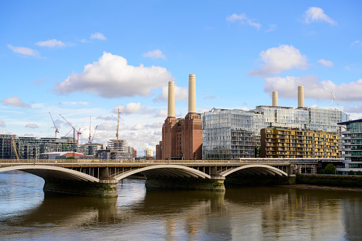 Battersea Bridge spanning River Thames and connecting the town to Chelsea, landmark decommissioned Battersea Power Station with surrounding construction sites.