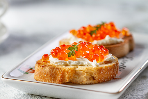 Bruschetta con queso y caviar rojo photo