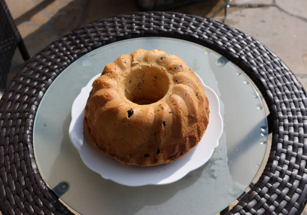 Raisin cake