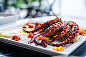 teller-in-einem-restaurant-in-florianopolis-santa-catarina-brasilien.jpg?b=1&s=170x170&k=20&c=tY97MTt4-rAwxzVS9dr4KYQJazG2BIcxBsWWqmozY5o=