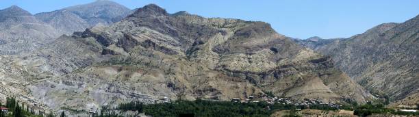 Syncline fold in the Tortum (Erzurum Province of Turkey) Tortumdaki muazzam senklinal syncline stock pictures, royalty-free photos & images
