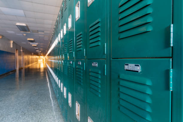 istock Green metal lockers along a nondescript hallway in a typical US High School.  No identifiable information included and nobody in the hall. 1420229066