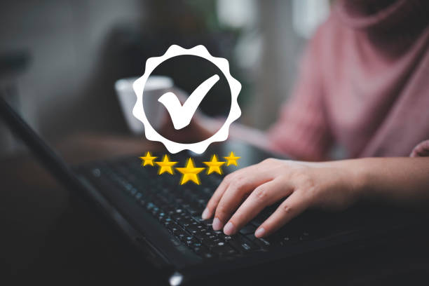 Hand touch Customer review satisfaction feedback survey for five star concept, User give rating to service experience on online application, service leading to reputation ranking of business. hand touch encuesta de comentarios de satisfacción de revisión del cliente para el concepto de cinco estrellas, el usuario califica la experiencia del servicio en la aplicación en línea, el servicio que conduce a la clasificación de reputación de la