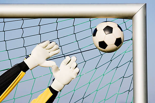 저장 goalkeeper 만들기 - soccer glove 뉴스 사진 이미지