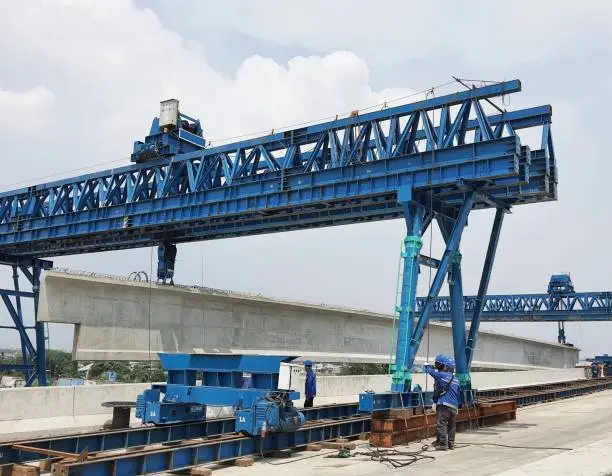 This is a photo of the gantry portal for lifting girders. One of method to transport and moving girder to the place as designed, for bridge construction. In this case, for erection concrete precast i girder.