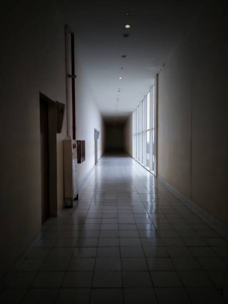 istock empty hallway in a shopping center 1420321676