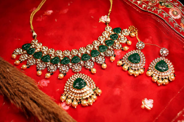 istock Green Kundan Gold Set 1420415827