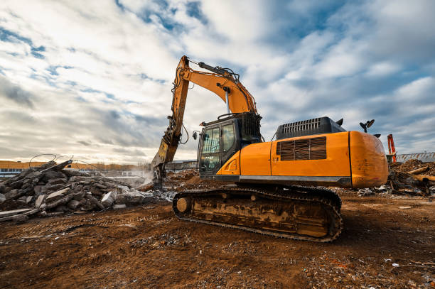 istock Excavator destroyer with hydraulic scissors cuts concrete 1420486611