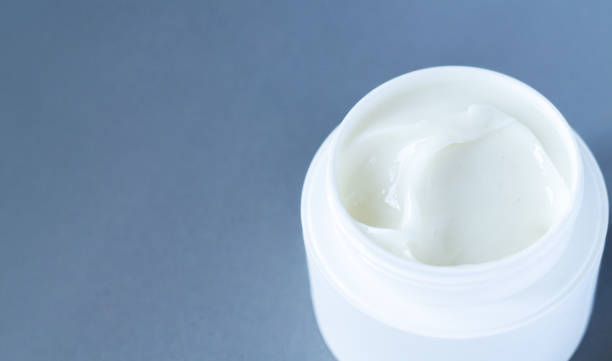 istock Open container of beauty treatment cream background 1420489355