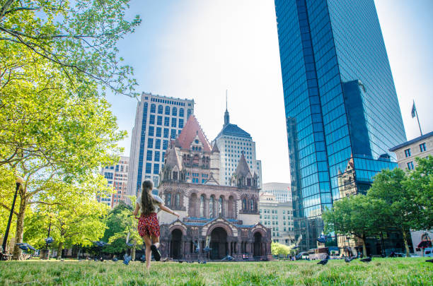 trinity church-boston - boston urban scene skyline skyscraper stock-fotos und bilder