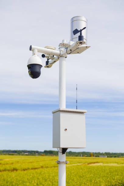 une petite station météo - anemometer meteorology weather barometer photos et images de collection
