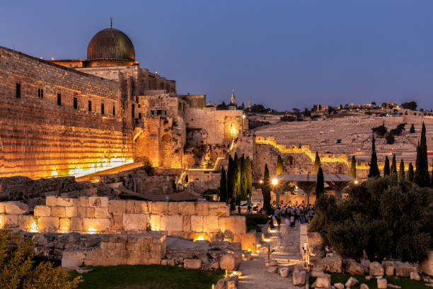 jerozolima stare miasto nocą - widok z bramy gnoju w kierunku wzgórza świątynnego i al aqsa - historyczna palestyna zdjęcia i obrazy z banku zdjęć