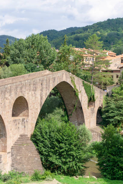 istock Pont vell de Sant Joan de les Abadesses 1420621425