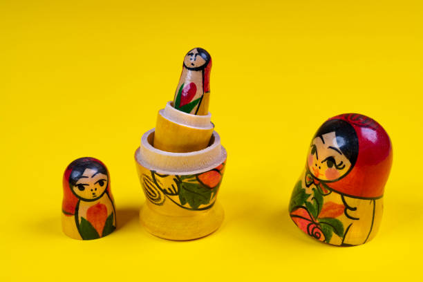 마트리오쉬카 조각상 - russian nesting doll babushka doll matrioska 뉴스 사진 이미지