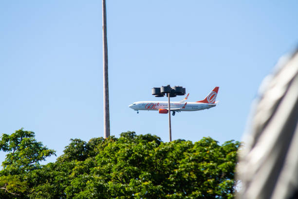 ブラジル、リオデジャネイロのサントス・デュモン空港に到着する飛行機 - airplane commercial airplane air vehicle boeing 747 ストックフォトと画像