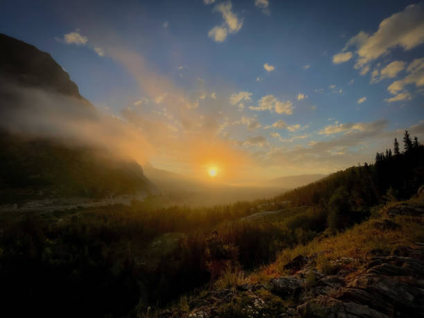 alba che infila l'ago - sunrise landscape bozeman montana foto e immagini stock