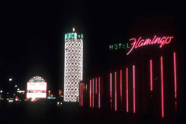 1960's vegas flamingo hotel and casino sign - flamingo hilton zdjęcia i obrazy z banku zdjęć