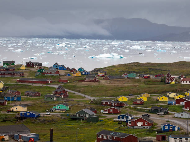 the beautiful settlement of narsaq, southern greenland - icecap imagens e fotografias de stock