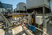 installation-auf-dem-dach-klimaanlage.jpg?b=1&s=170x170&k=20&c=nlNKOLV37ooMPjJjzO6yntNDPeTg9R90q7Z_Grg1LHY=