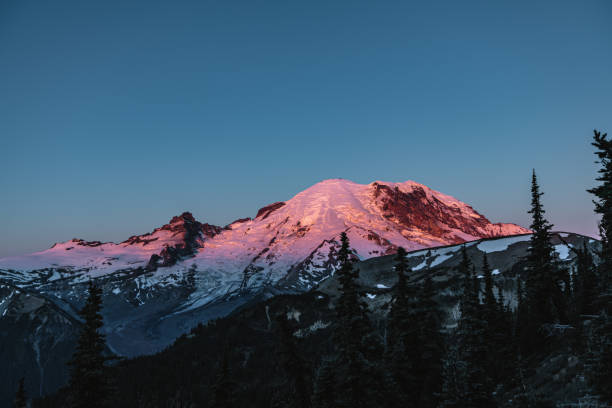 sunshine snow top - cascade range mountain alpenglow winter foto e immagini stock