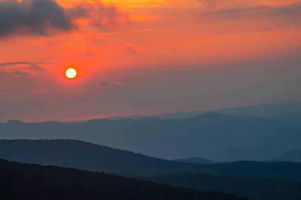 istock Sunrise in the Blue Ridge Mountains 1420895508