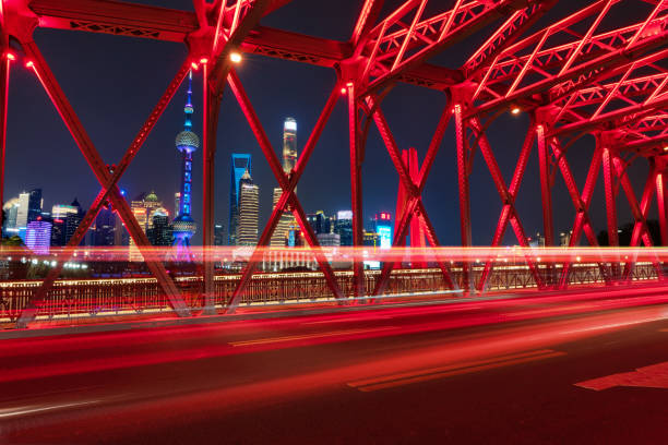 夜の高速道路の美しい光のトレイル、上海、中国、 - light trail shanghai city street city ストックフォトと画像