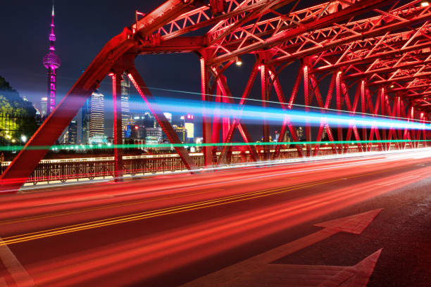 夜の高速道路の美しい光のトレイル、上海、中国、 - light trail shanghai city street city ストッ��クフォトと画像