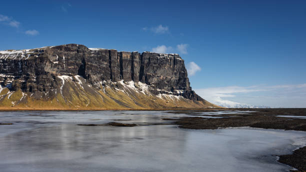 islanda lómagnúpur in winter mountain ridge lomagnupur - skaftafell glacier foto e immagini stock